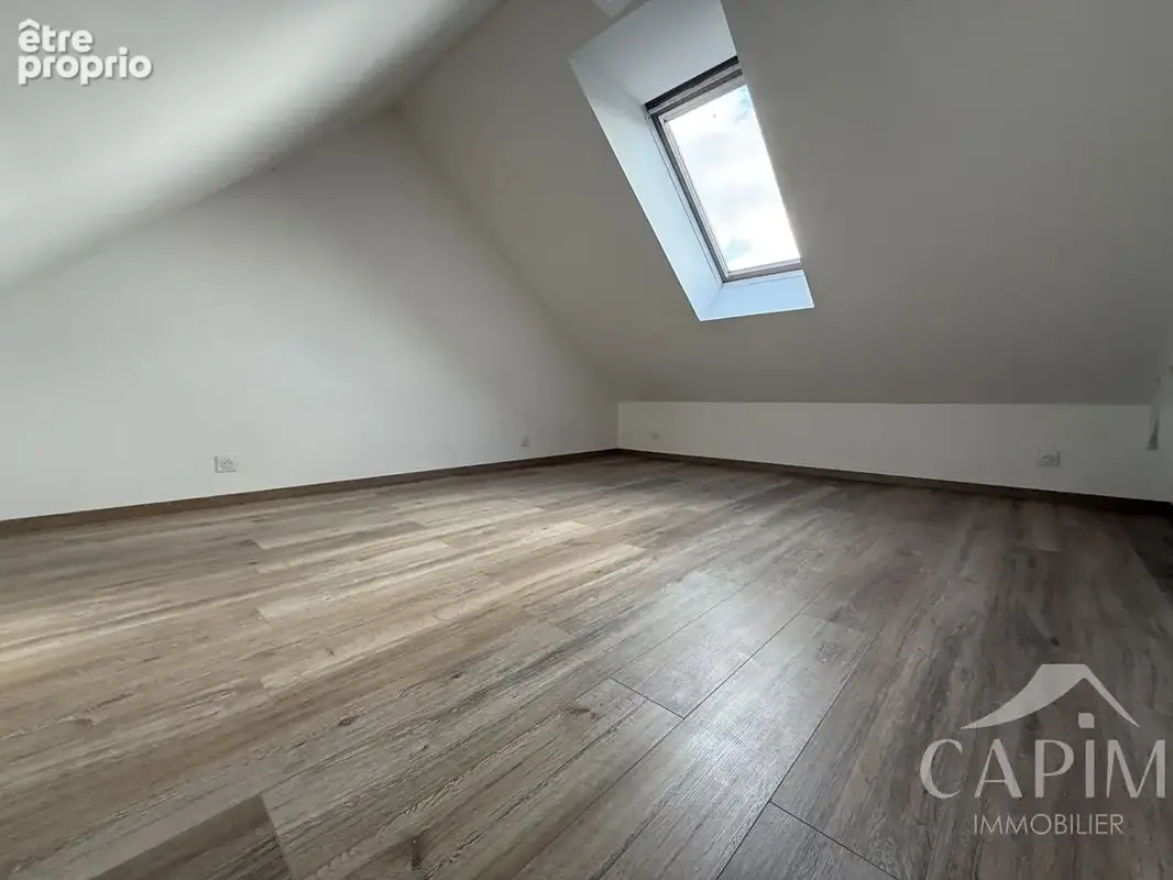 Appartement Fougeres Centre Ville en duplex 4 pièce(s) - 97.94M² HAB- 5 Pièces - 3Ch. + Bureau- Cave-136,12M² au sol - photo 15