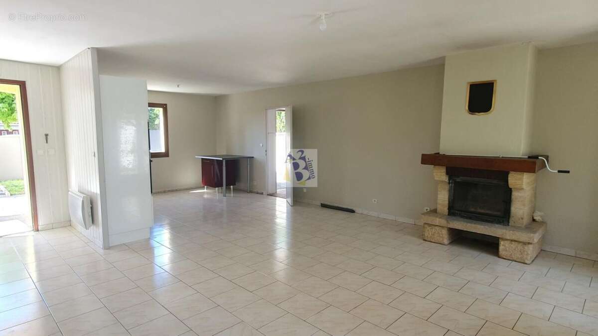 Maison à SAINT-YRIEIX-SUR-CHARENTE