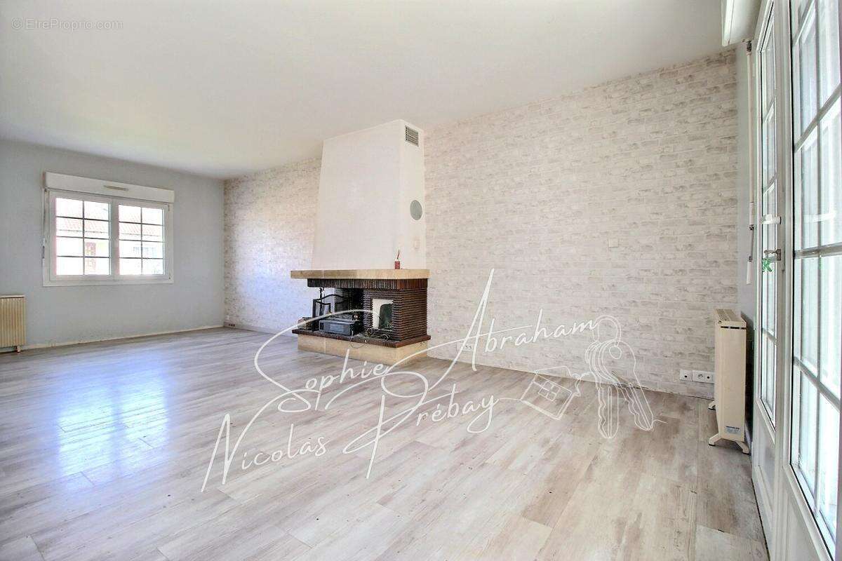 Maison à BAZOCHES-LES-GALLERANDES