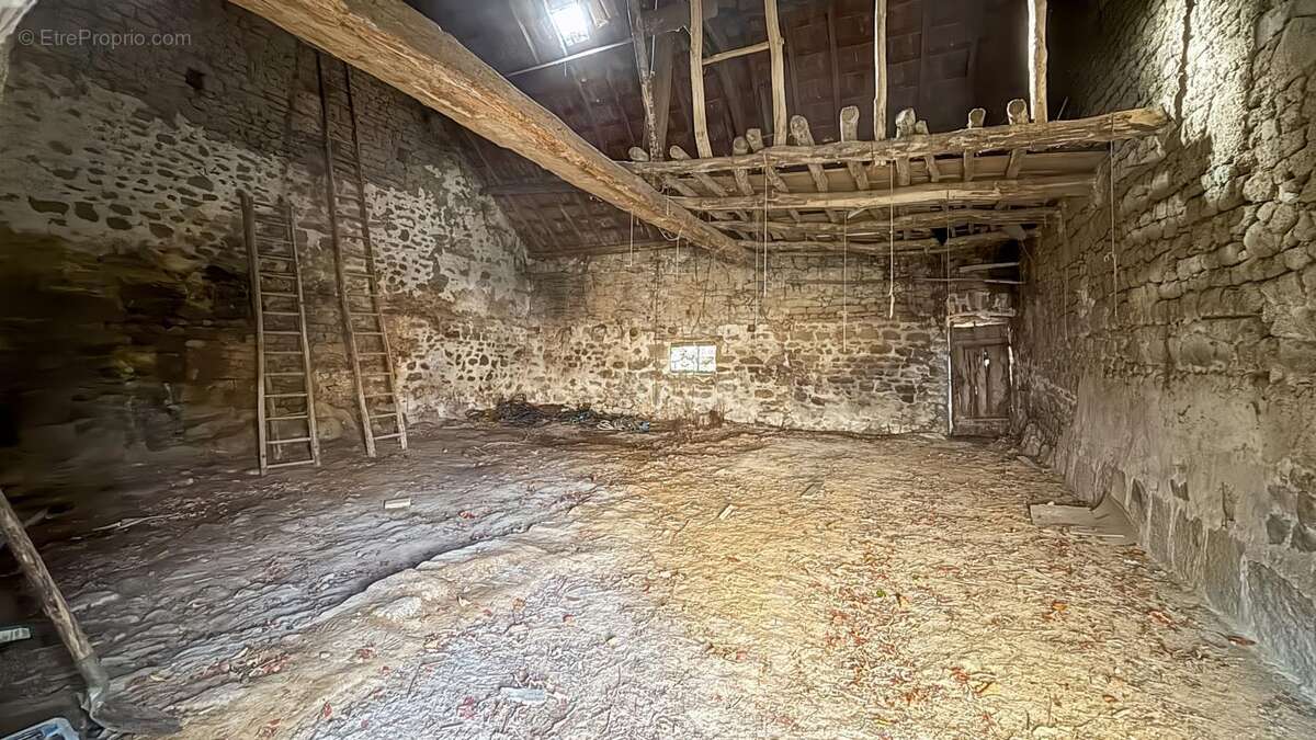 Maison à SAINT-SULPICE-LAURIERE