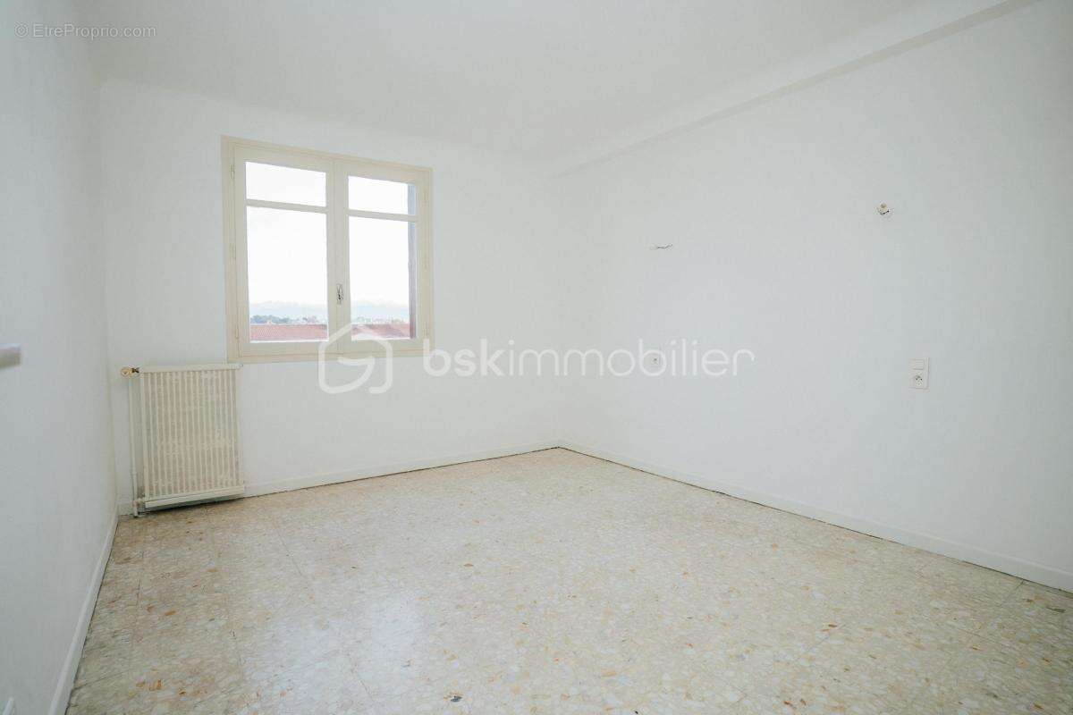 Appartement T3 74 m² – 2 balcons + 2 parking – 6ᵉ étage - avec ascenseur - photo 4
