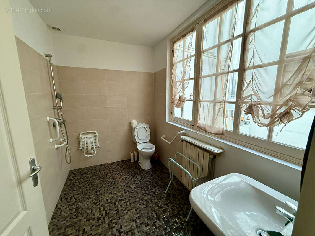 Grande maison de village type 8 à rénover avec garage, patio et volumes généreux à Trèbes - photo 14