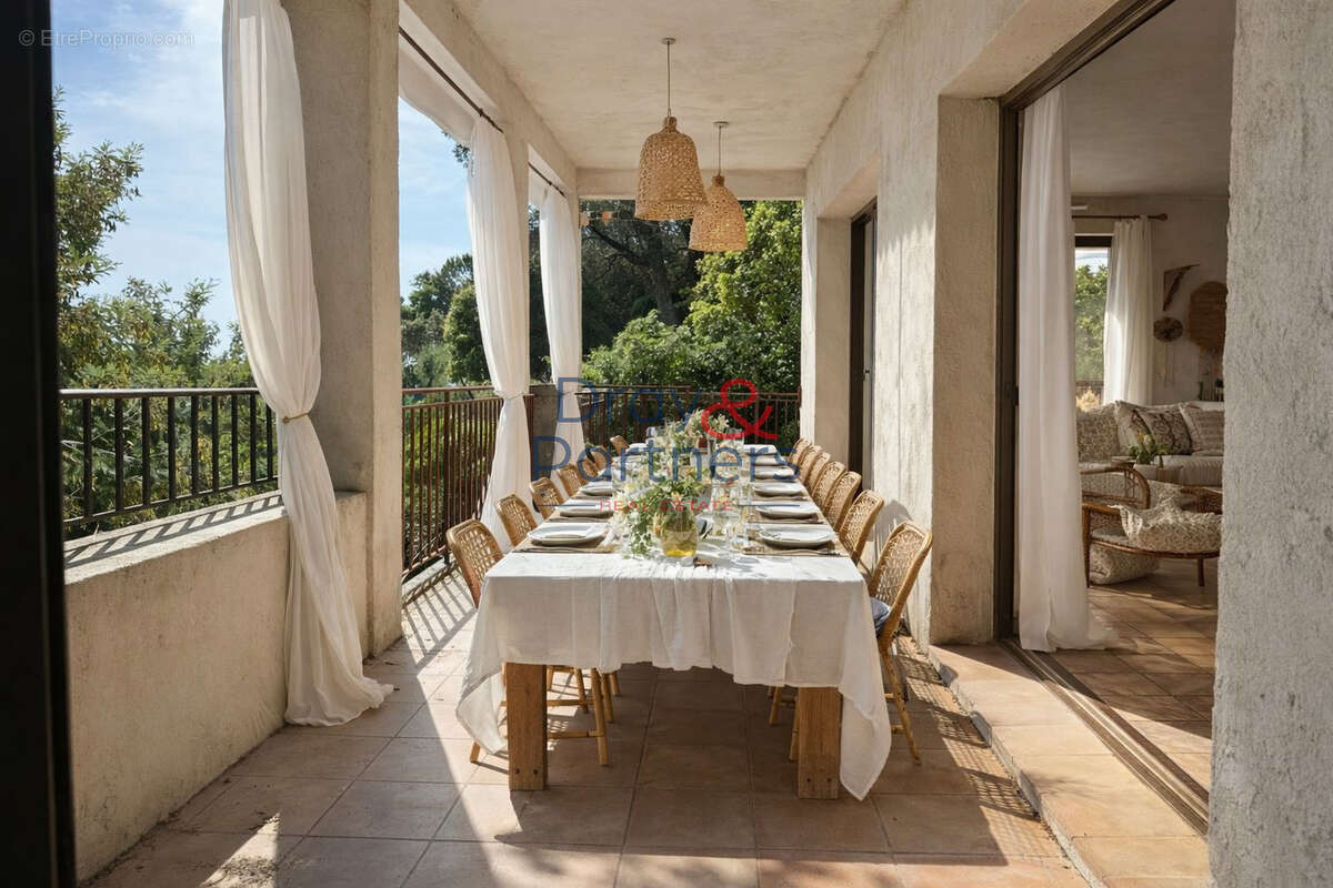 Maison à MANDELIEU-LA-NAPOULE