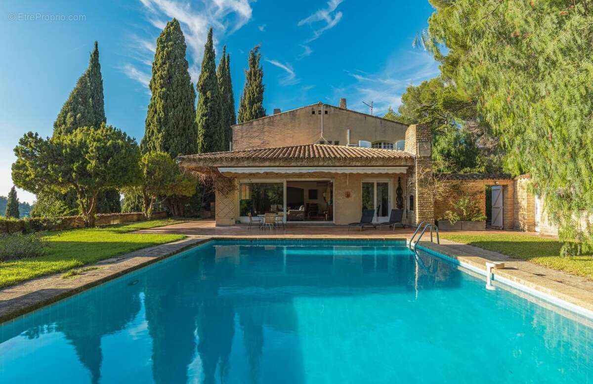 Propriété authentique de 400m² avec Vue Mer à Sanary-sur-Mer - photo 3