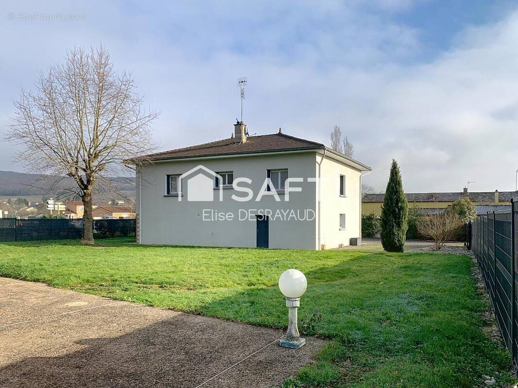 Maison 6 pièces 167 m² · à Aze · 167 m² · 260 000 €
