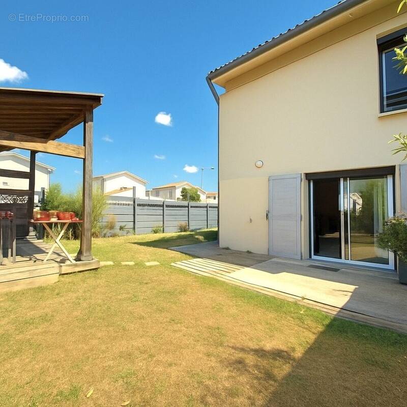 Maison à LA SALVETAT-SAINT-GILLES