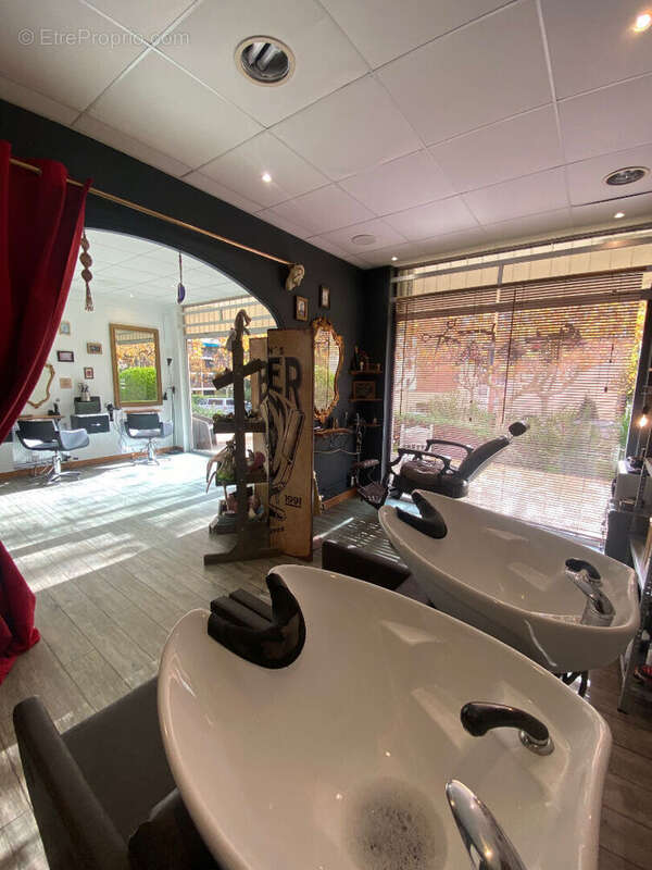 Commerce à CARNOUX-EN-PROVENCE