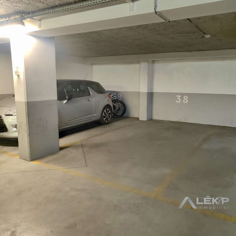 Parking à RUEIL-MALMAISON