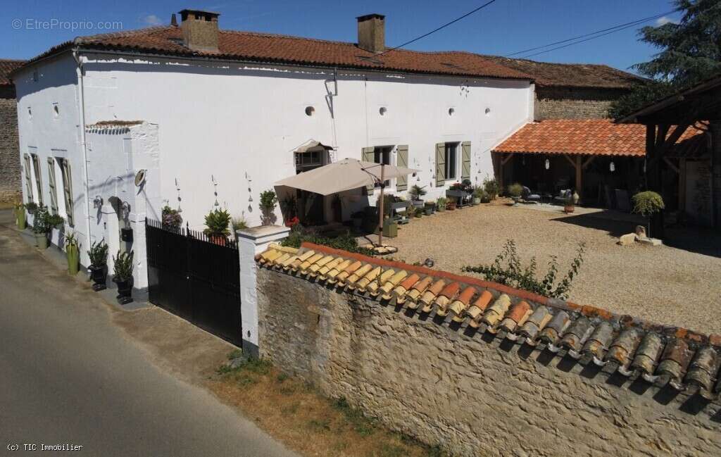 Élégante Demeure De Caractère En Pierre Avec Prestations Haut De Gamme Et Potentiel D’accueil - photo 38
