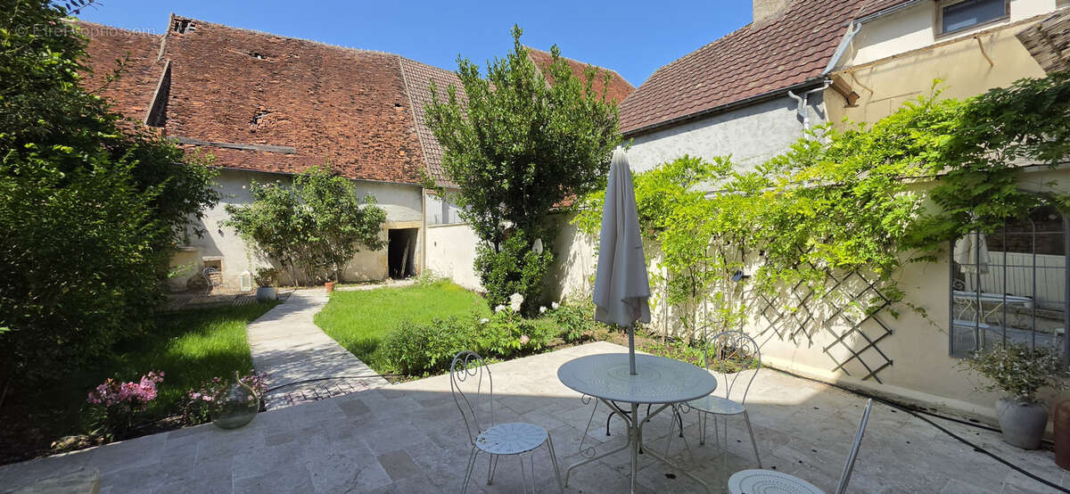 Maison à VARZY