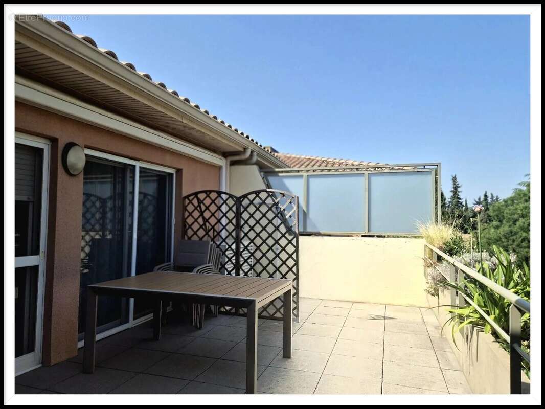 Appartement à BAGNOLS-SUR-CEZE