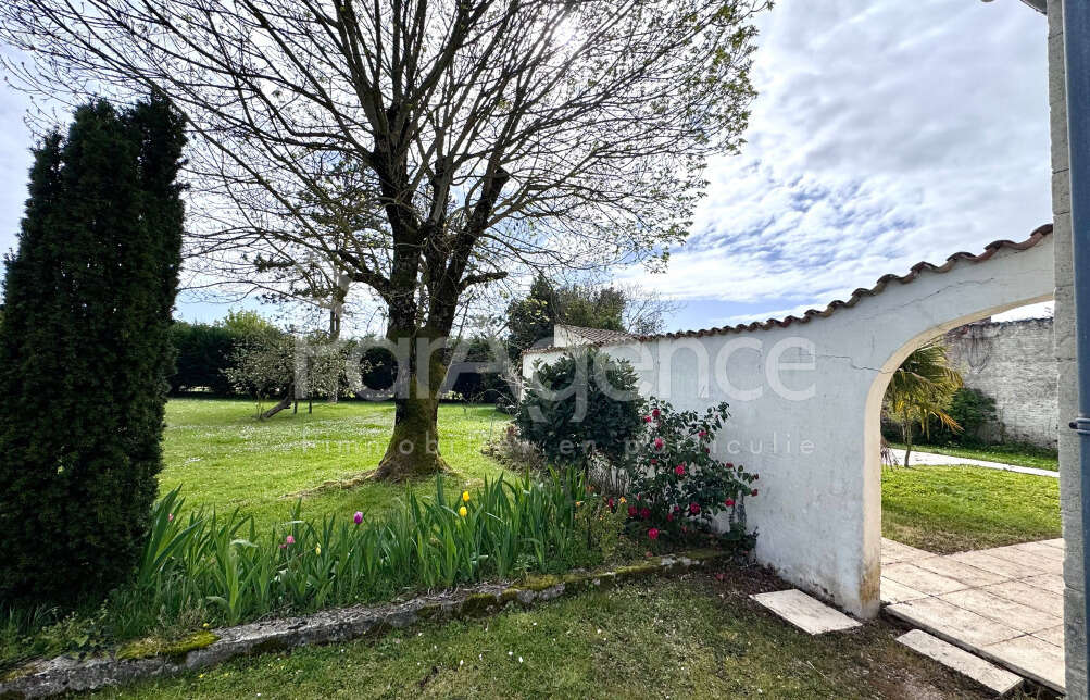 Maison à CHAILLEVETTE