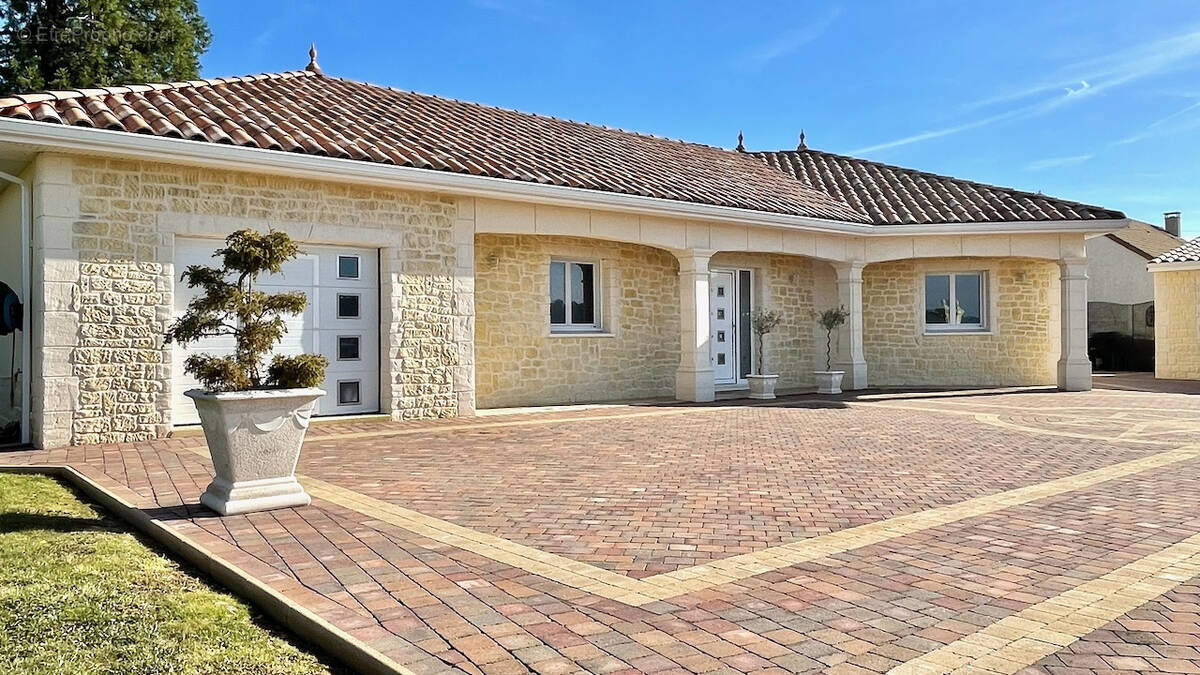 Maison à SAINT-DENIS-DU-BEHELAN