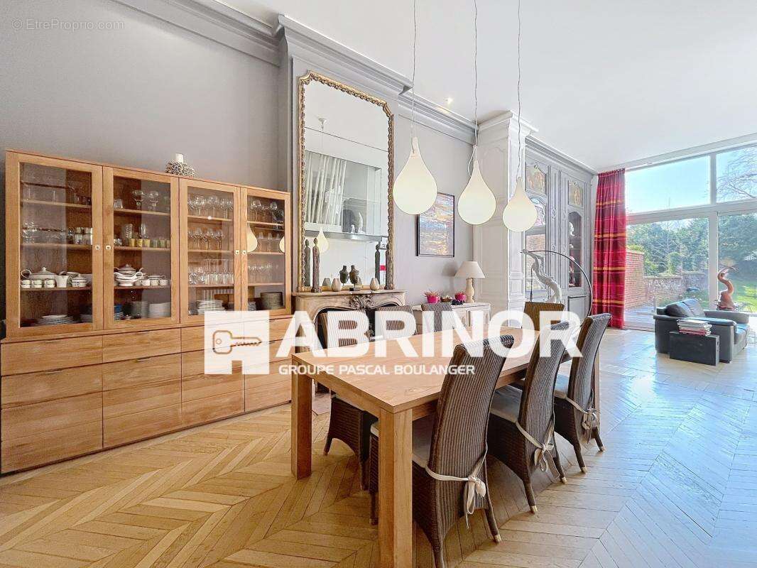 Belle demeure bourgeoise, 7 chambres, 4 salles de bains, salle de sport/jeux, bureau, garage - photo 4
