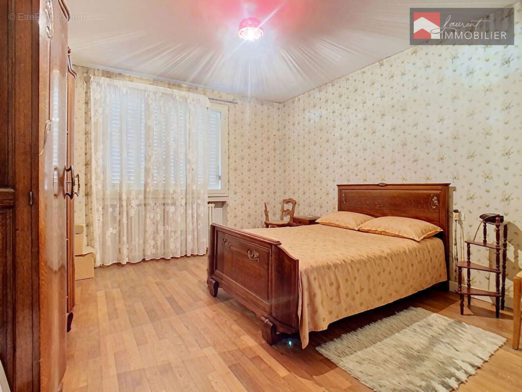 Ensemble immobilier avec maison d'habitation, ancienne ferme, nombreuses dépendances et terrain de 6 236 m² - photo 8