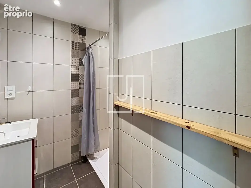 Viager occupé avec réserve d'usufruit   Propriété de 216 m2 composée de 3 appartements   Barcelonnette (04400) - photo 13