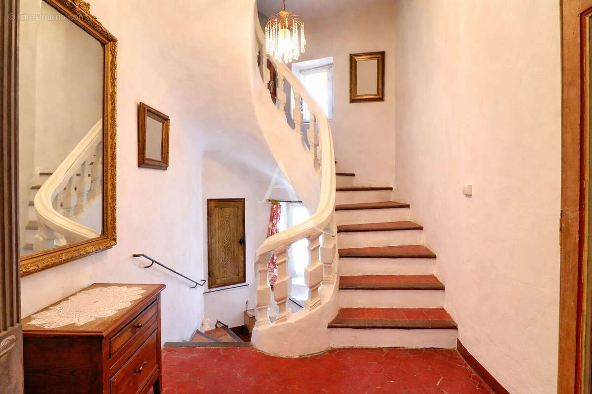 Maison à GINASSERVIS