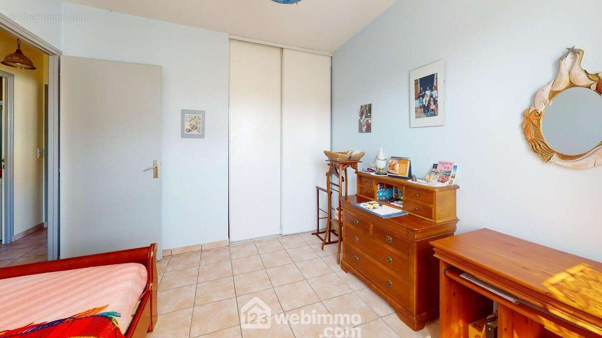 Chambre 1 avec placard intégré - Maison à JARD-SUR-MER