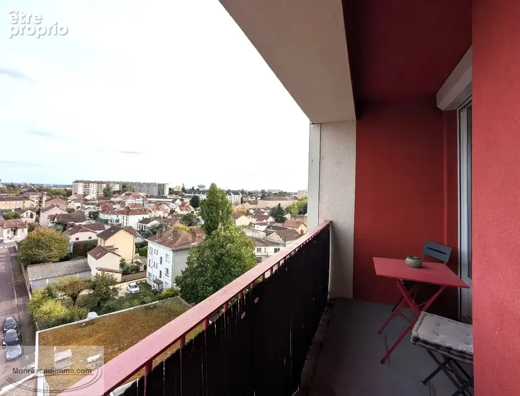 Chalon sur Saône, Avenue de l'Aubépin, grand 3 pièces, balcon, cave, 2 places de parking couvert, résidence recherchée avec asce - photo 4