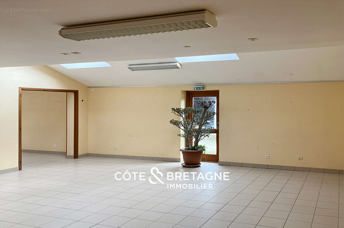 Bel ensemble de bâtiments en pierre de taille au faouët dans le morbihan  réf : 202595 - photo 17