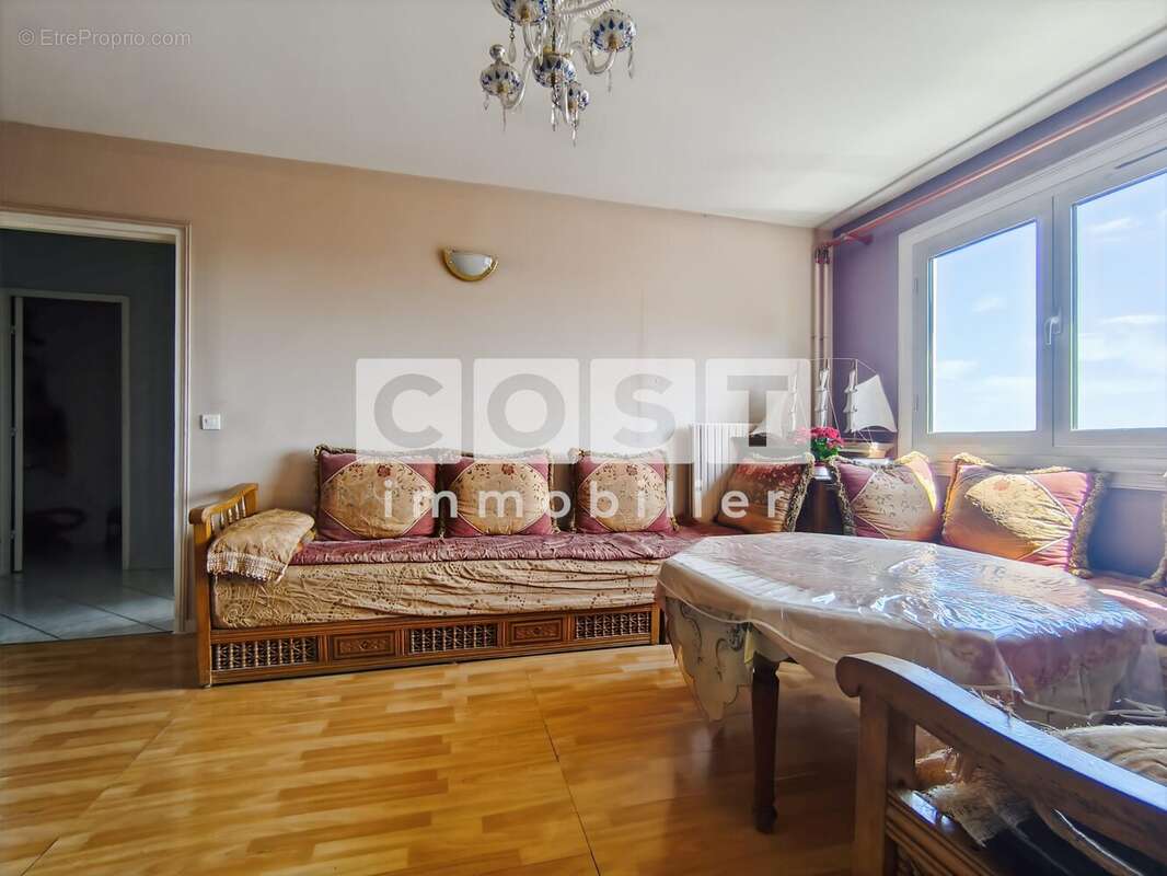 Appartement à COLOMBES