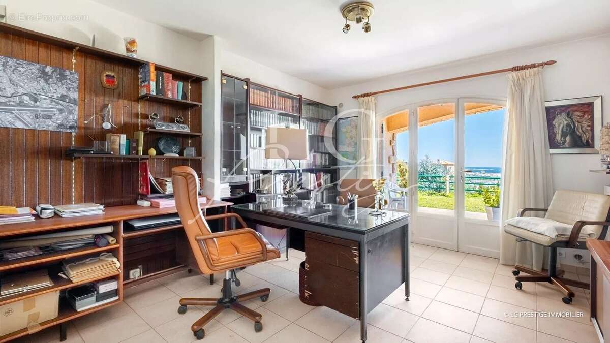 Maison à MANDELIEU-LA-NAPOULE