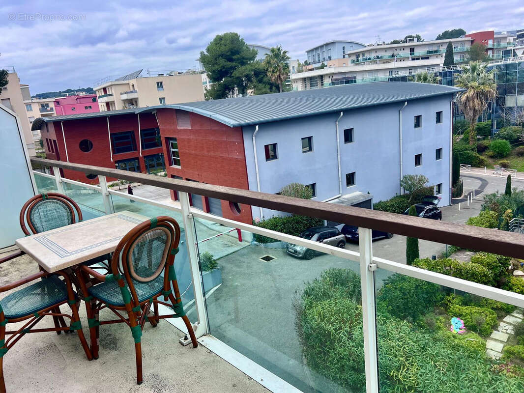 A vendre sur Antibes 2 pièces avec terrasse et parking privatif - photo 3