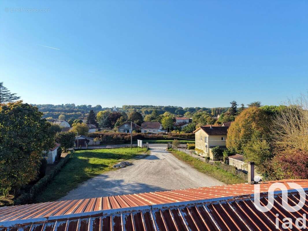 Photo 3 - Appartement à CHASSENEUIL-SUR-BONNIEURE