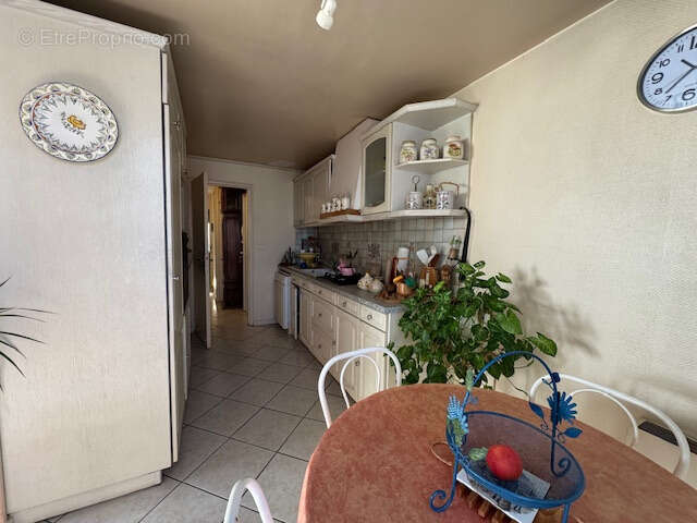 À Sucy-En-Brie, grand appartement avec terrasse balcon à acheter - photo 3