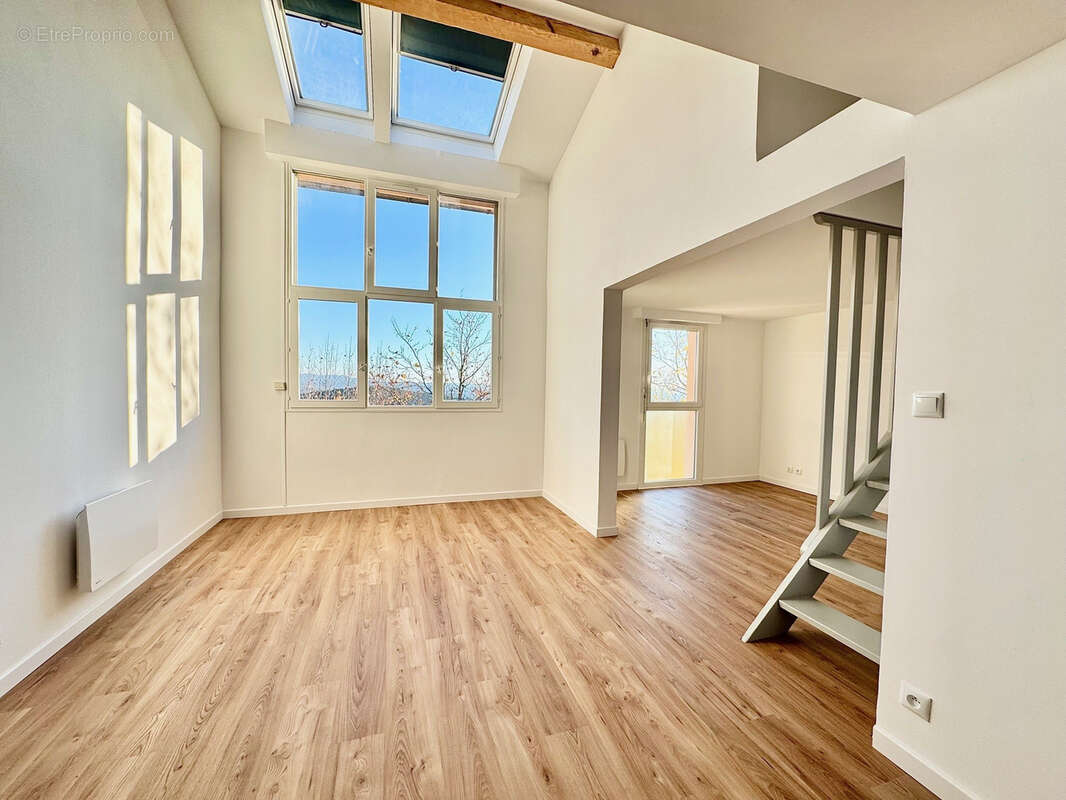 Appartement à EGUILLES