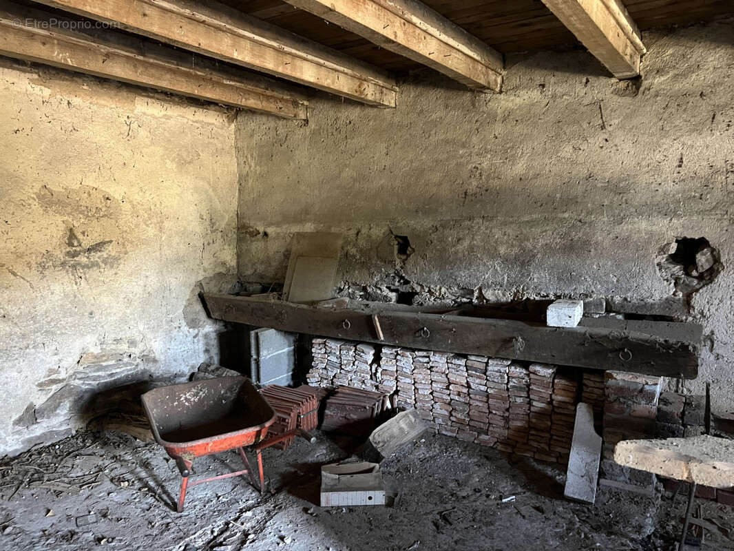 Grande maison en pierre avec dépendances - photo 15