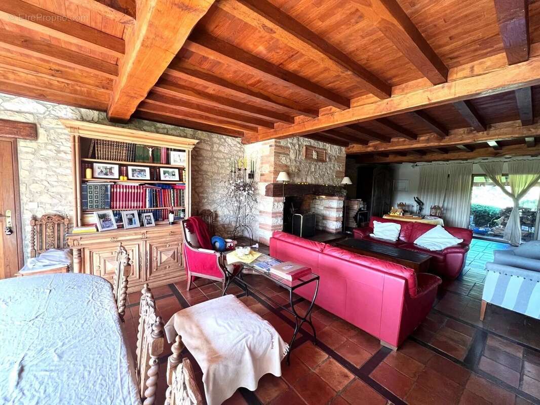 Maison à ESCORNEBOEUF