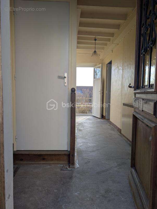 Maison de caractère à fort potentiel - 121 m², 5 pièces, jardin a exposé Sud et cour privative - photo 7