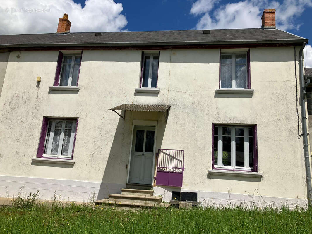 Maison à SAINT-MARCEL-EN-MARCILLAT