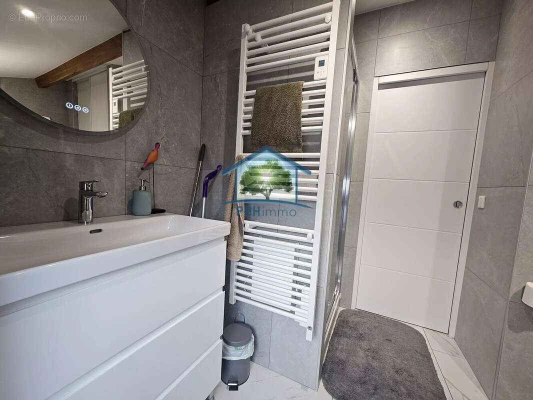 Appartement à THURINS
