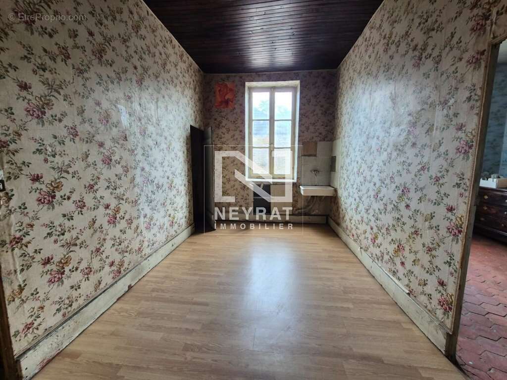 Maison à SAINT-SERNIN-DU-PLAIN