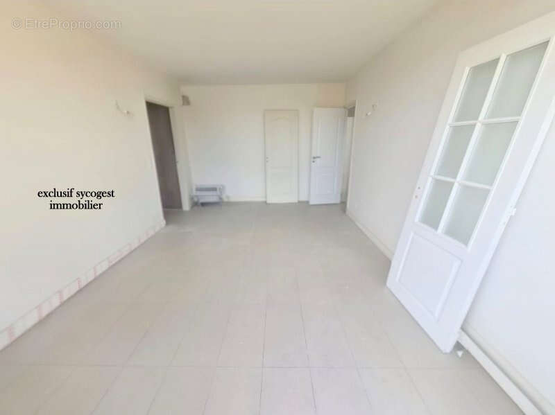 Appartement à LES PAVILLONS-SOUS-BOIS