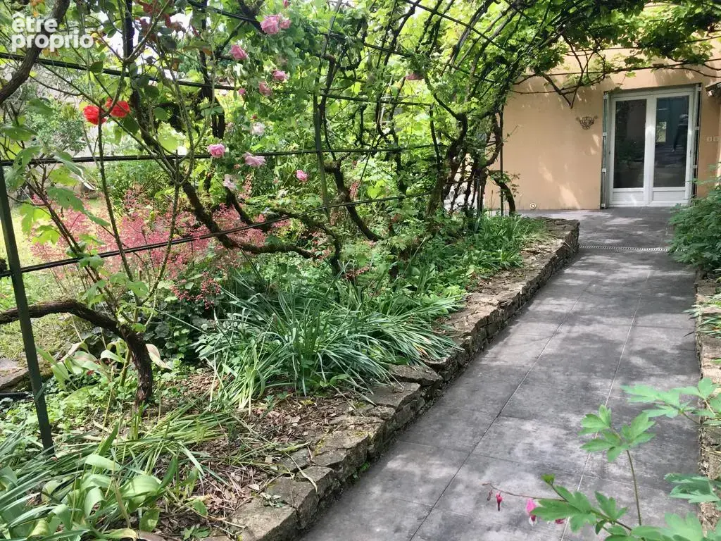 Photo Maison à Genay au prix de 759 000€