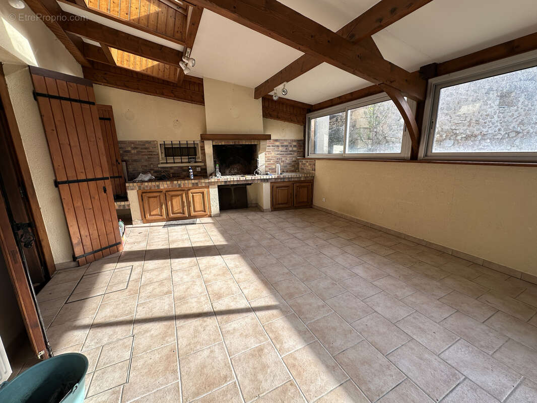 Maison à LA ROCHE-CHALAIS