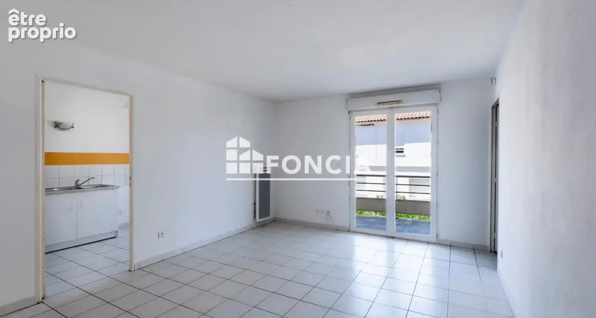 Miramas quartier des Chirons , appartement de type 3 Bis , terrasse et parking - photo 5