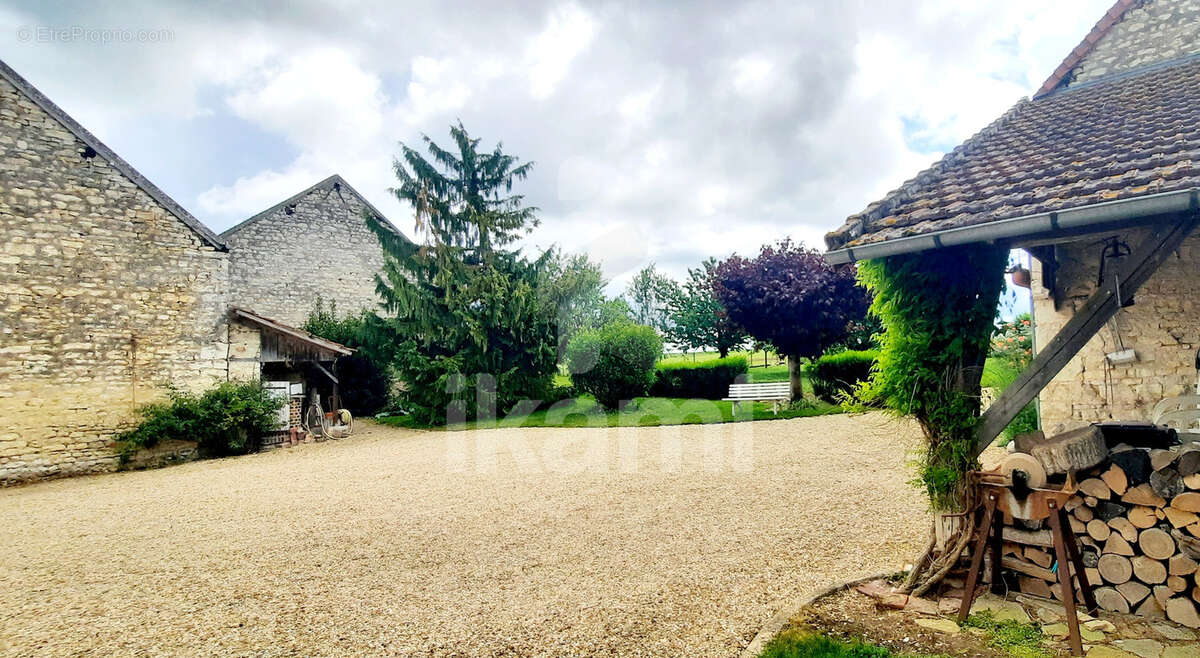 Maison à CHAMPLAY