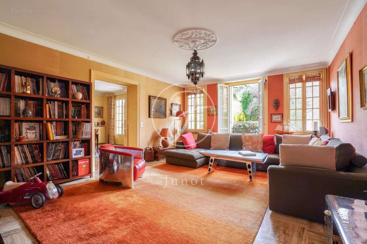 Maison à LE VESINET