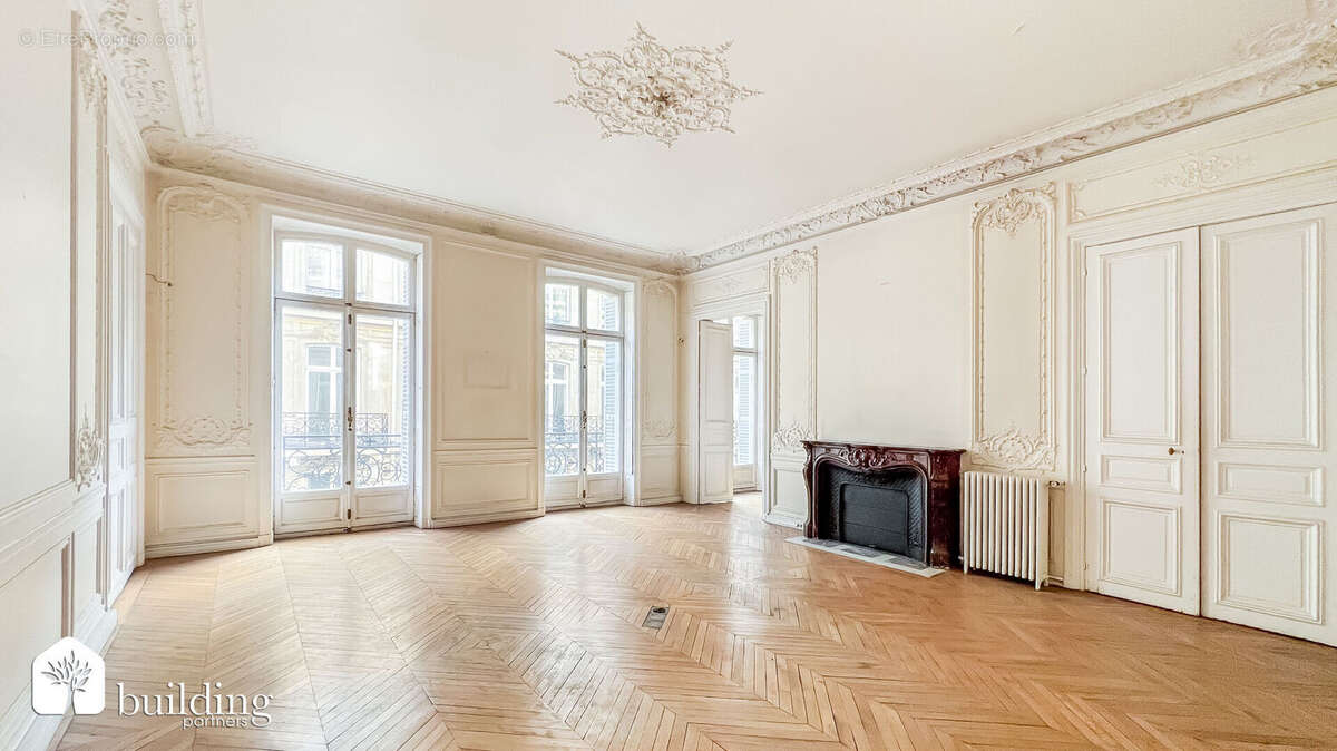 Appartement à PARIS-8E