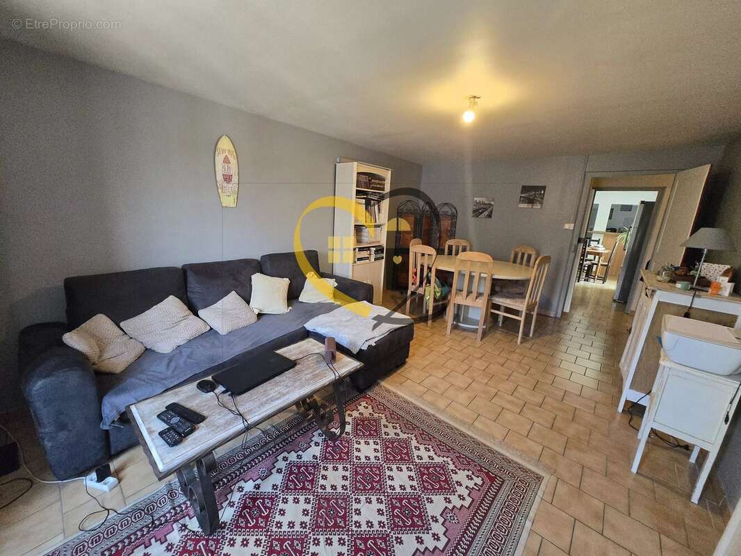 Ensemble immobilier local commercial et appartement à Henrichemont - photo 19