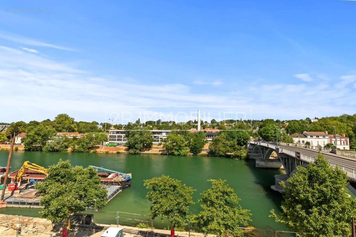 Chambre 1 - Appartement à LAGNY-SUR-MARNE