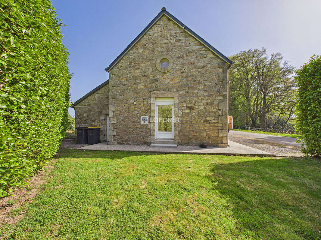 Maison à SAINT-EVARZEC