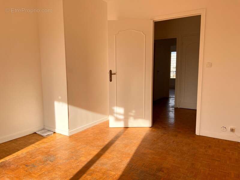 Appartement à MARSEILLE-4E