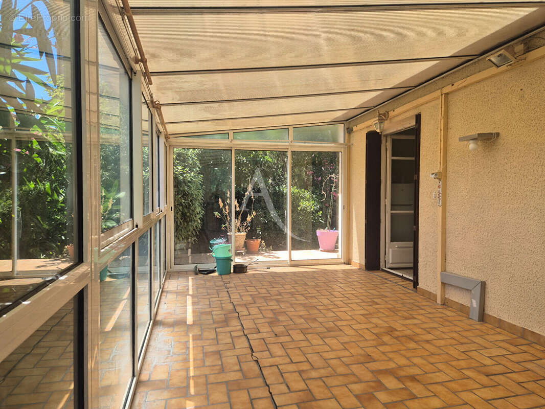 Maison plain-pied  avec 1000 m² de terrain POUSSAN - photo 4