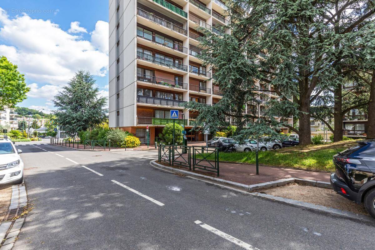 Appartement à LE PLESSIS-ROBINSON
