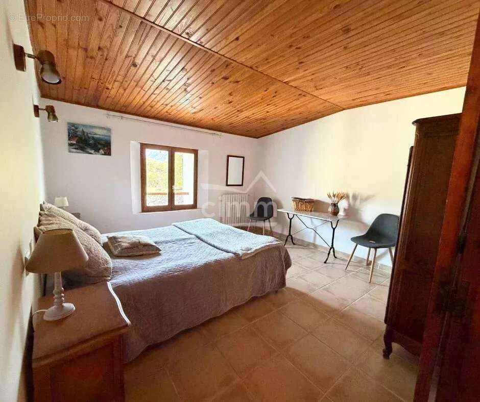 Maison à ENTREPIERRES